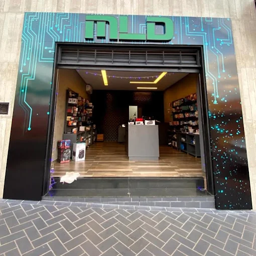 Fachada da loja MLD Assistência Técnica na Rua Vicente de Paula Lima, 551, com letreiro iluminado e vitrine